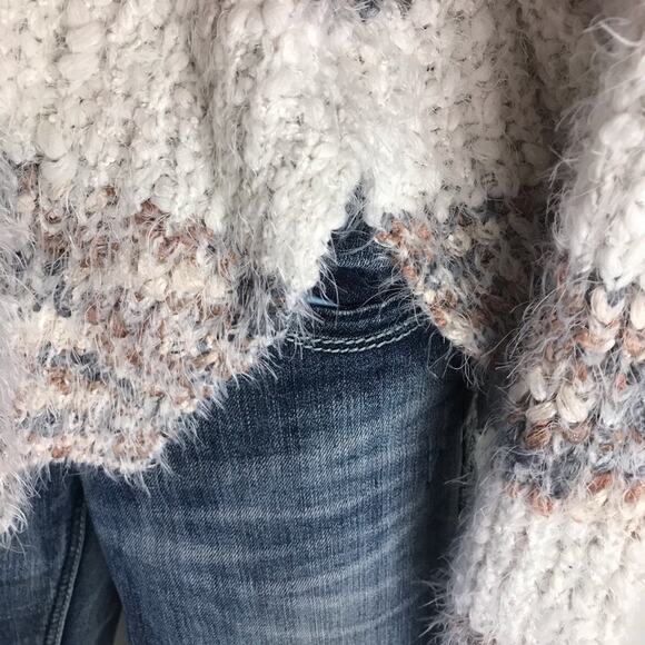 Lumiere Boxy Oversized Crop Eyelash Sweater Soft Size Small - Picture 4 of 7